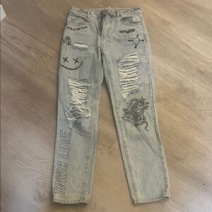 Adika - Distressed Gray Women's Jeans with Graphic Details